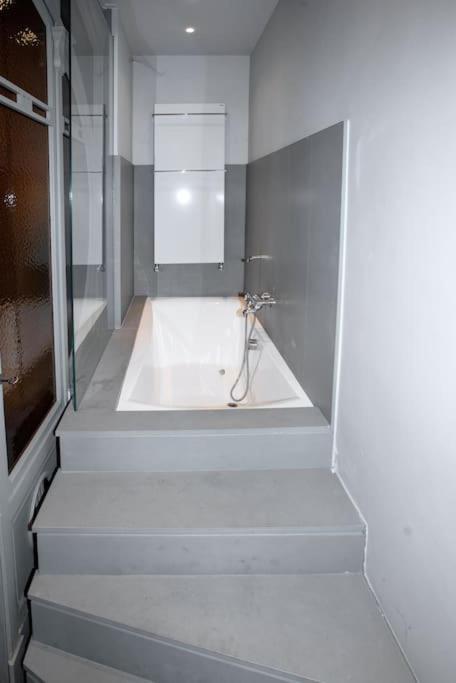 Charme And Relax In Downtown Parma Apartment Luaran gambar